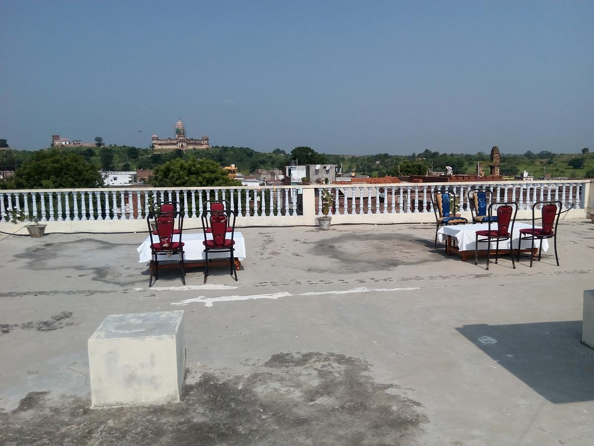 Hotel Shri Mahant Orchha 5 Mint Walking From Ram Raja Temple Екстер'єр фото